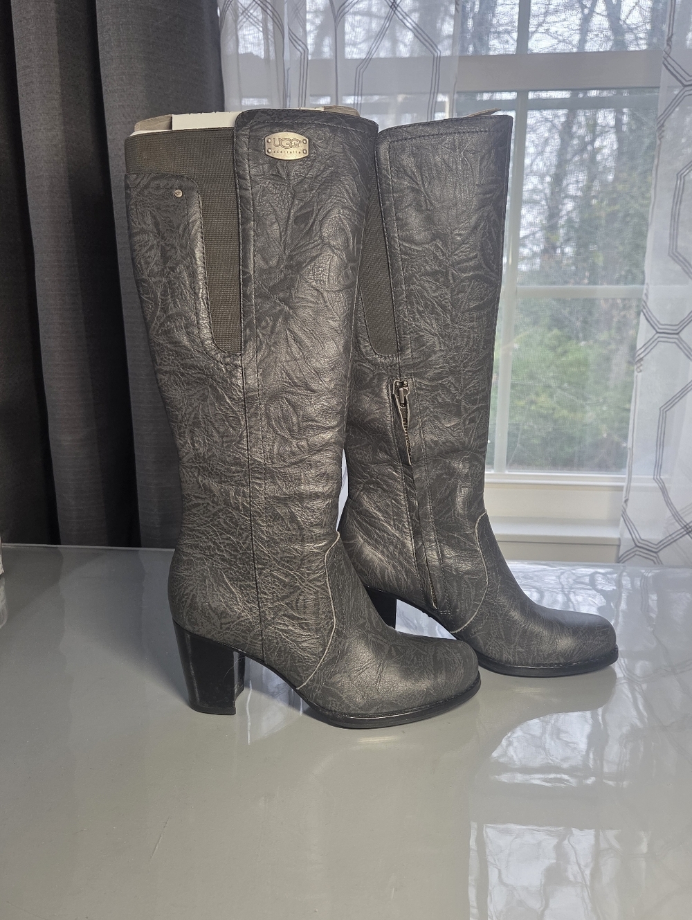 NIB UGG Ashur 5760 W/CHRC Grey Genuine Leather Boho/Western Boots, US Size 6